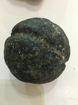 Bola de boleadora con surco