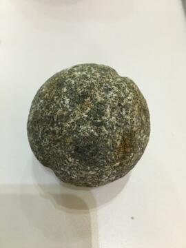 Bola de boleadora con surco