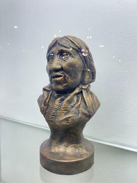 Busto Lola Kiepja